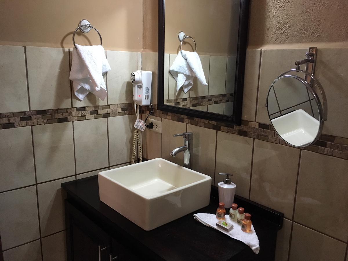Hotel Hacienda El Rodeo Vueltas Екстериор снимка